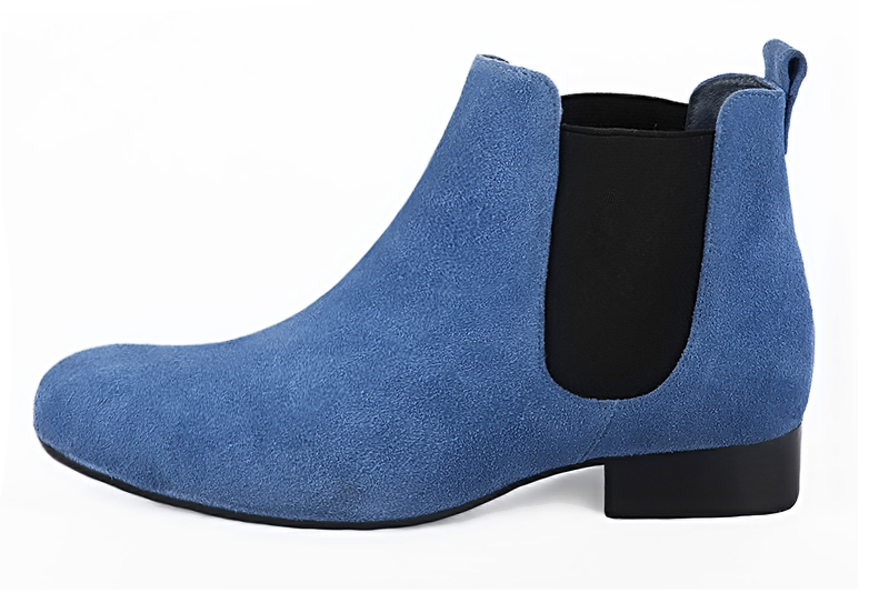 Electric blue and matt black dress ankle boots for men. Round toe. Flat leather soles. Profile view - Florence KOOIJMAN